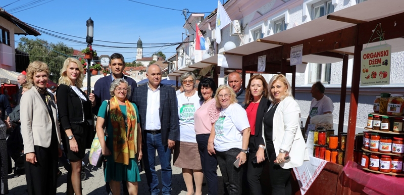 "Сајам зимнице" у воћној Гроцкој на Грочанској чаршији
