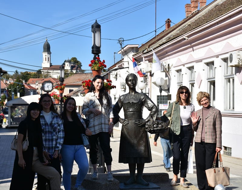 Секција Геодетске школе у излетничкој посети Гроцкој